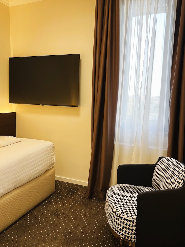 Nobel West Hotel