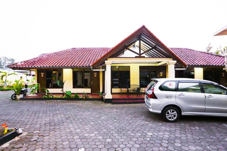 Oyo 93136 Hotel Santo Djaya 2