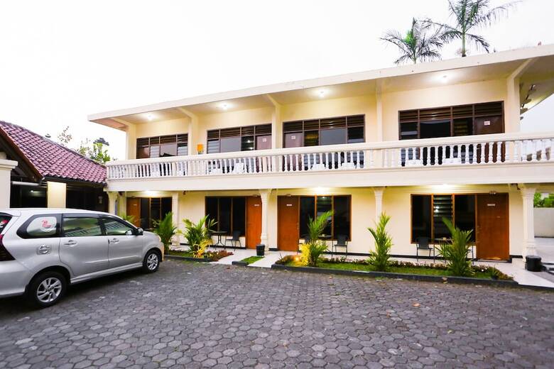Oyo 93136 Hotel Santo Djaya 2