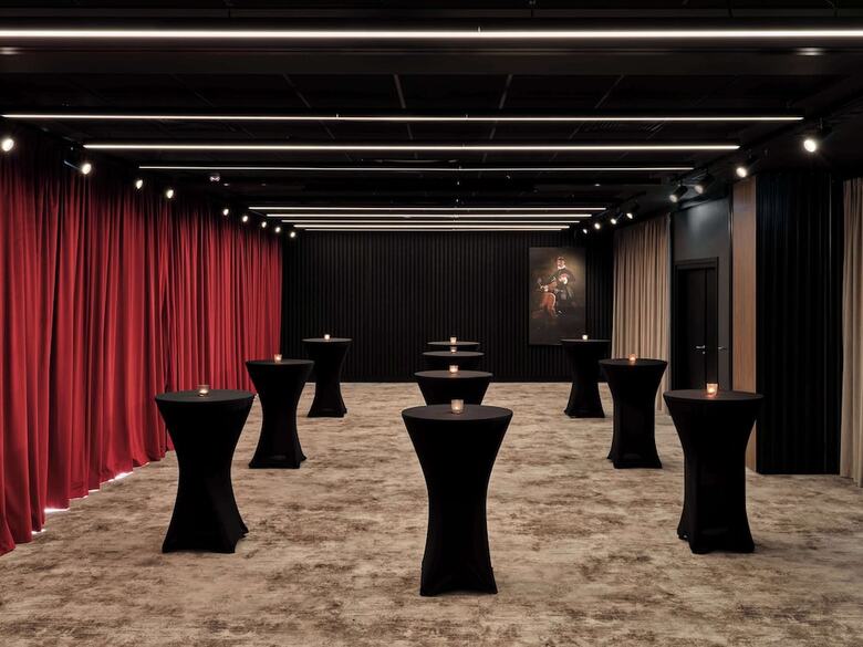 Radisson Red Hotel & Radisson Red Apartments, Krak�w