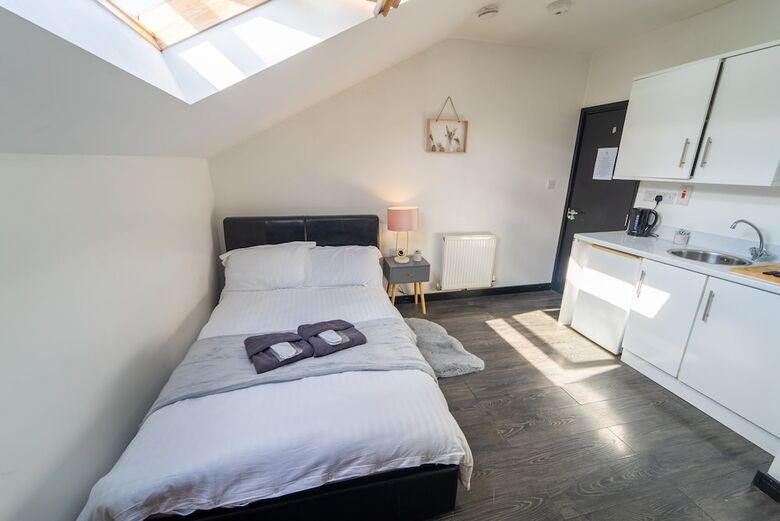 46 North Road Studios Near Qe And Uob