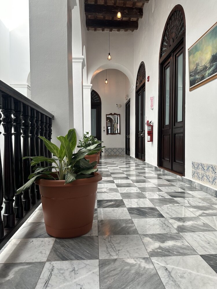 Hotel 352 Guest House