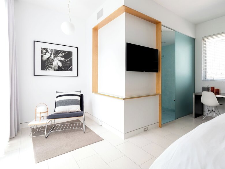 Frame Hotel - Treehouse