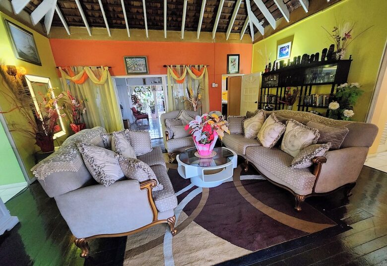 Bed & Breakfast 237 Bratton Ave