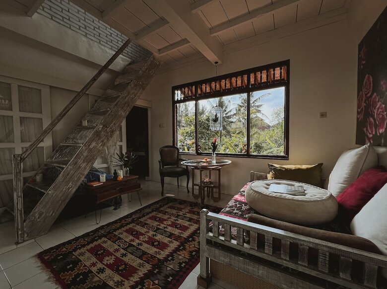 Bed & Breakfast 1111 Alchemy Space