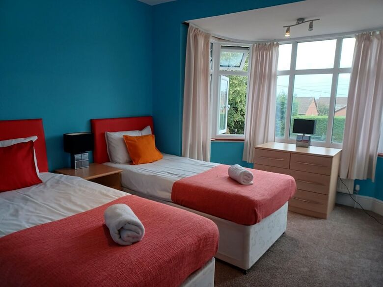 Crawley Green House - Huku Kwetu