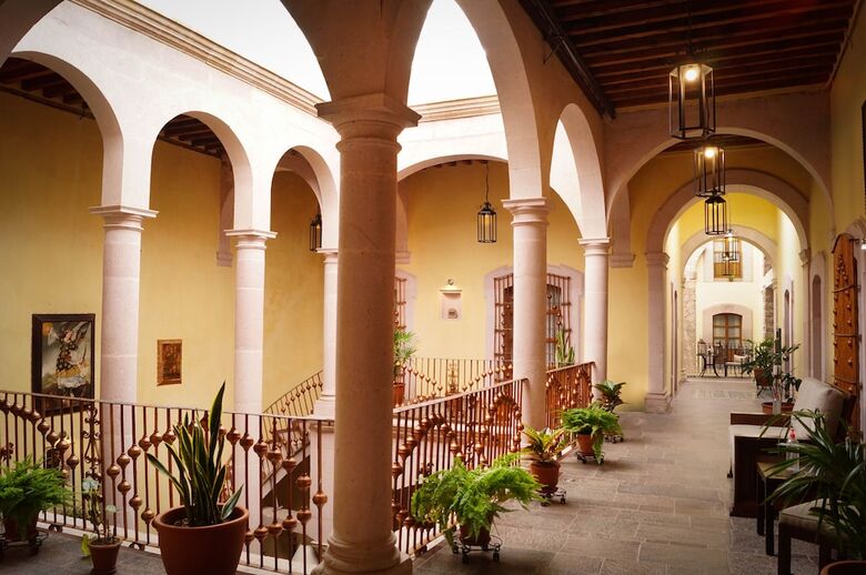 Hotel Casa Faroles