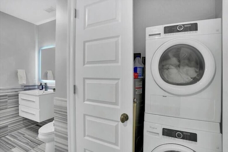 Aparthotel Two Posh Cozysuites Ppg Paints Arena