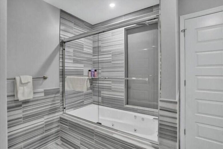 Aparthotel Two Posh Cozysuites Ppg Paints Arena