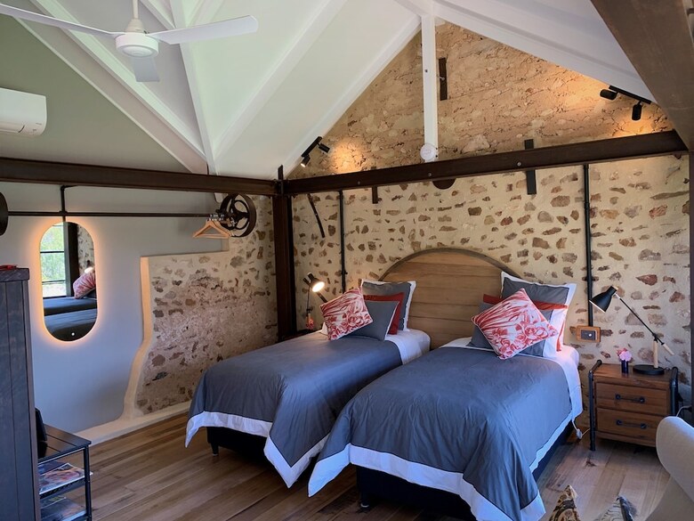 Bed & Breakfast Old Chaff Mill Retreat - - Luxury Vineyard Accommodation