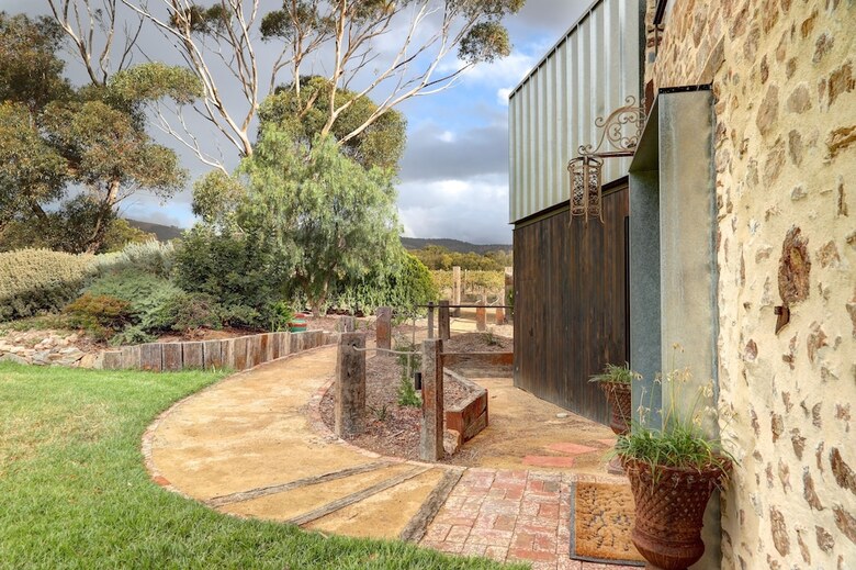 Bed & Breakfast Old Chaff Mill Retreat - - Luxury Vineyard Accommodation