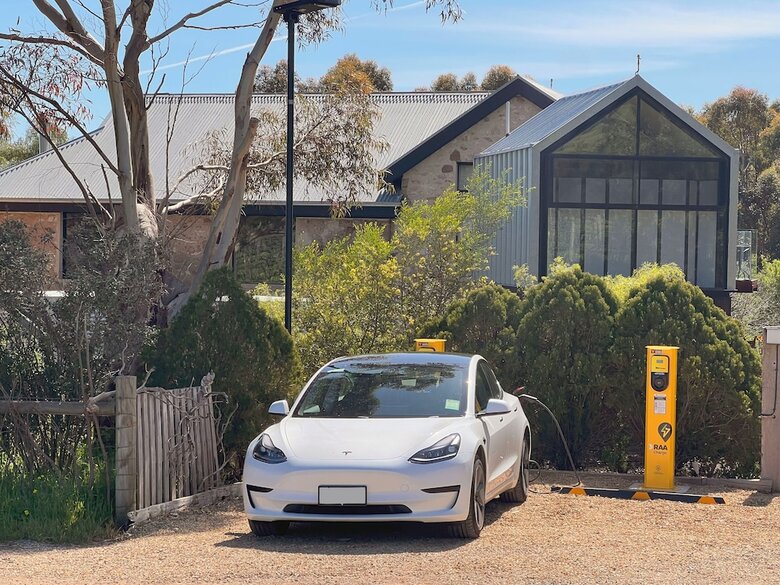 Bed & Breakfast Old Chaff Mill Retreat - - Luxury Vineyard Accommodation