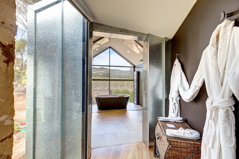 Bed & Breakfast Old Chaff Mill Retreat - - Luxury Vineyard Accommodation
