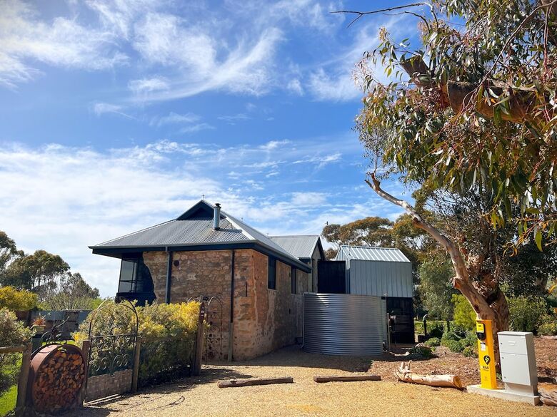 Bed & Breakfast Old Chaff Mill Retreat - - Luxury Vineyard Accommodation