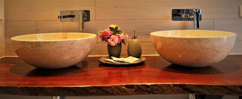 Bed & Breakfast Old Chaff Mill Retreat - - Luxury Vineyard Accommodation