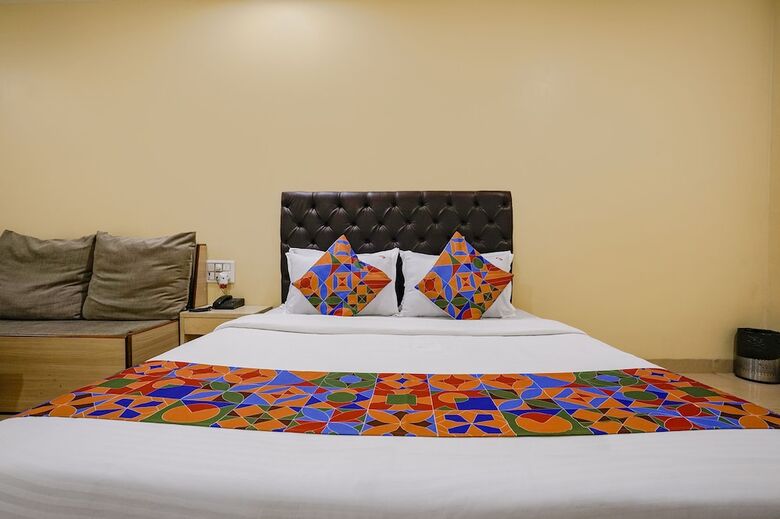 Hotel Fabexpress U Life