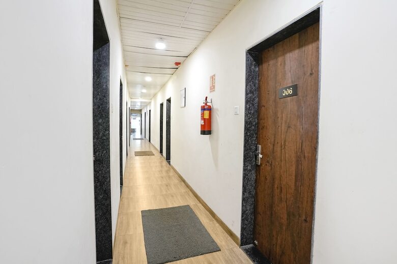Hotel Fabexpress U Life