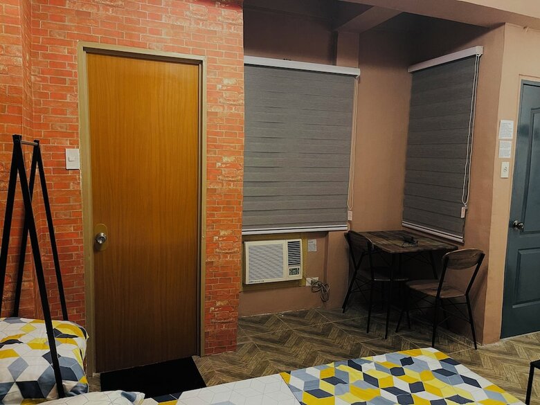Aparthotel 83 F. Bautista St