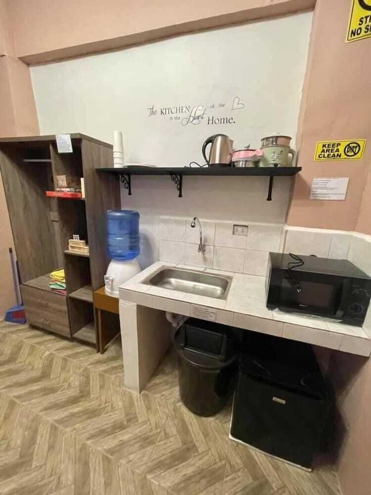 Aparthotel 83 F. Bautista St