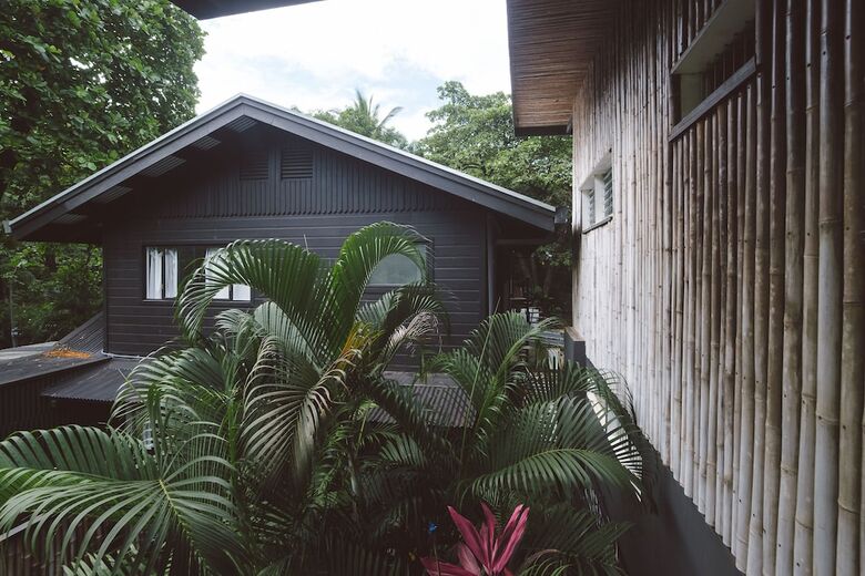 Bed & Breakfast La Negra Surf Hotel & Soda