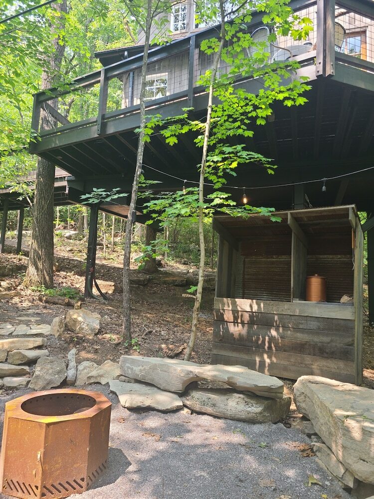 The Treetop Hideaways At Ruby Falls