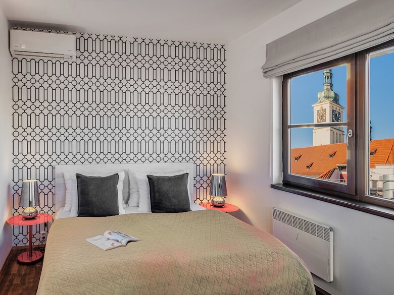 4 Arts Apartments By Adrez Living