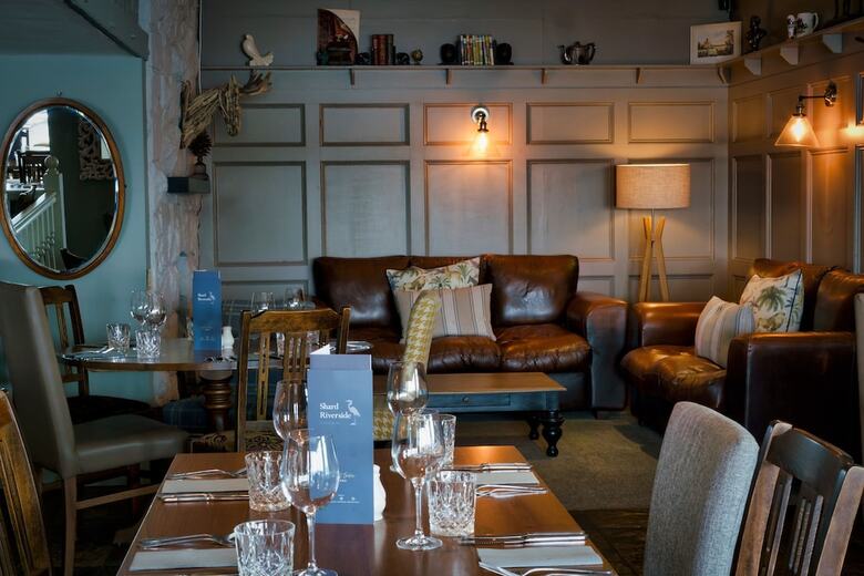 Posada Shard Riverside Hotel, Bar & Restaurant