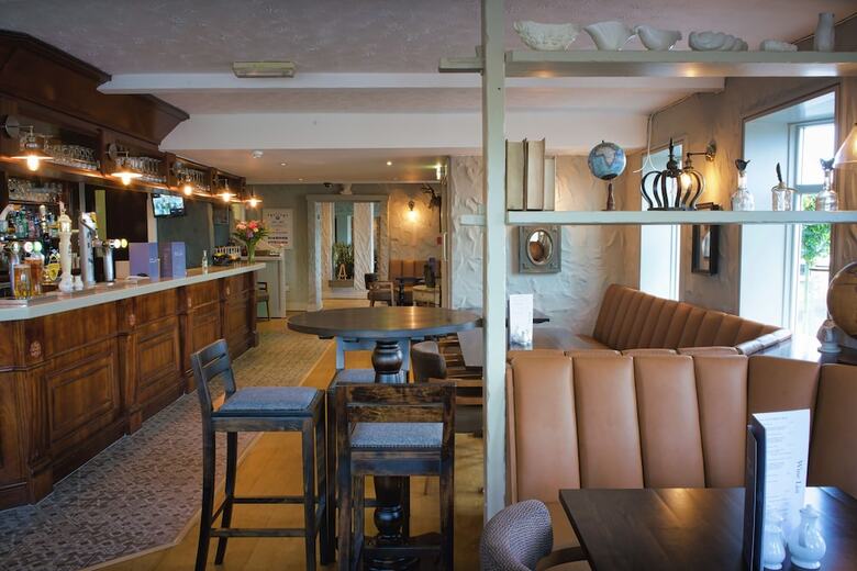 Posada Shard Riverside Hotel, Bar & Restaurant