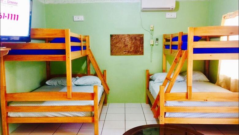 Apartamentos Bagos Eco Retreat & Cafe