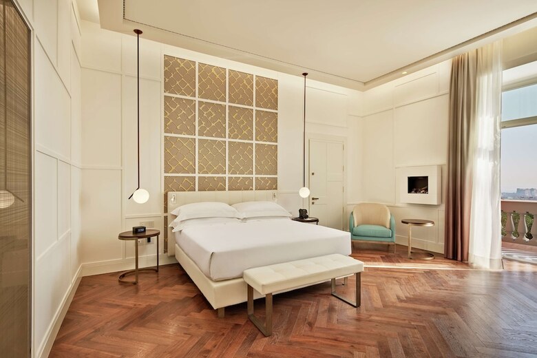Hotel De Bonart Naples, Curio Collection By Hilton