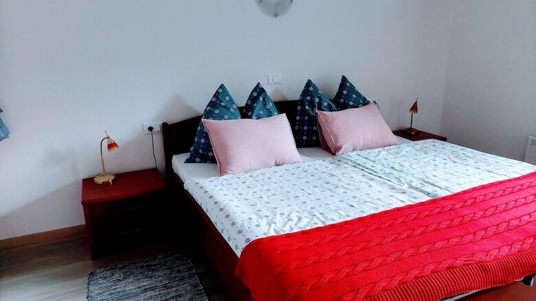 Bed & Breakfast Sobe Ravnik