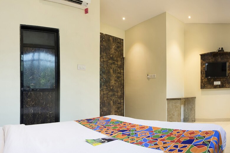 Fabhotel Embassy Grand