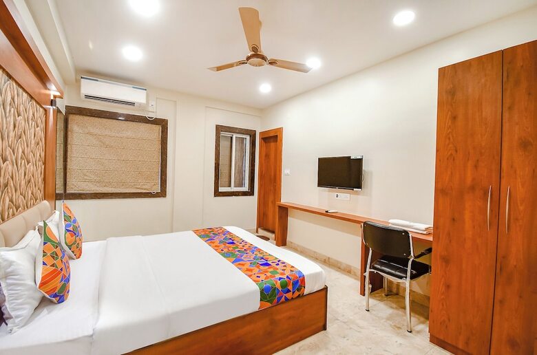 Fabhotel Dreamworld Residency