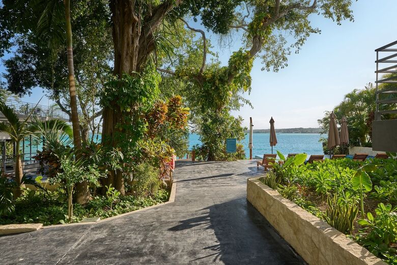 Cristalino Lagoon Front Hotel Restaurant & Spa