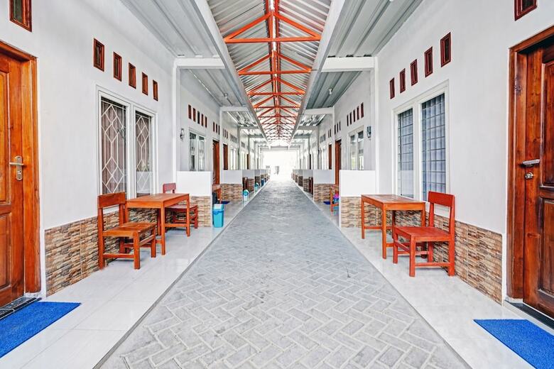 Oyo Life 90678 Omah Kulo Guest House