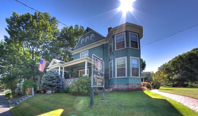 Bed & Breakfast The Jeweled Turret Inn