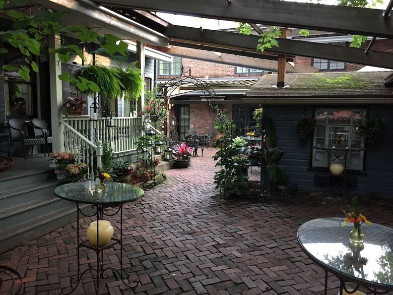 Bed & Breakfast Morning Glory Inn