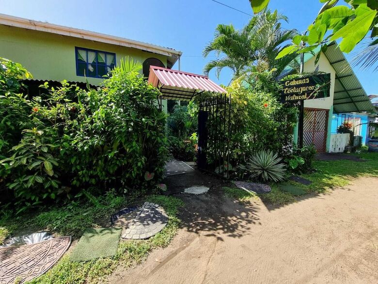 Bed & Breakfast Cabinas Tortuguero Natural