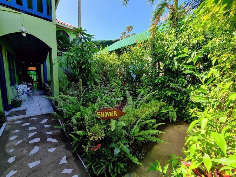 Bed & Breakfast Cabinas Tortuguero Natural