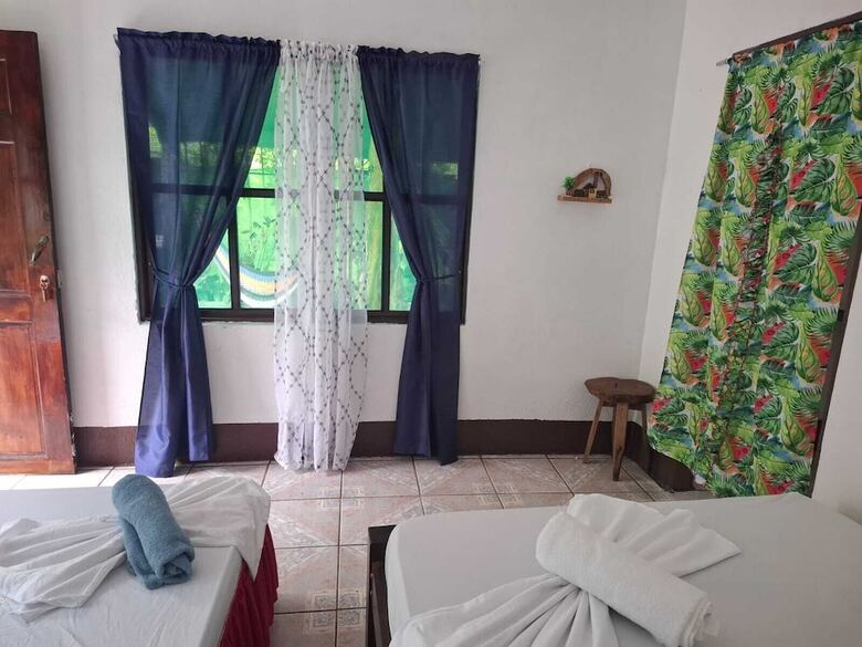 Bed & Breakfast Cabinas Tortuguero Natural