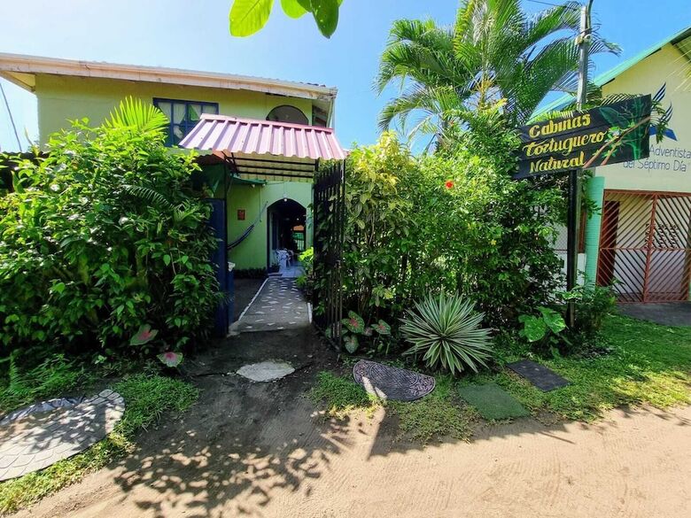 Bed & Breakfast Cabinas Tortuguero Natural