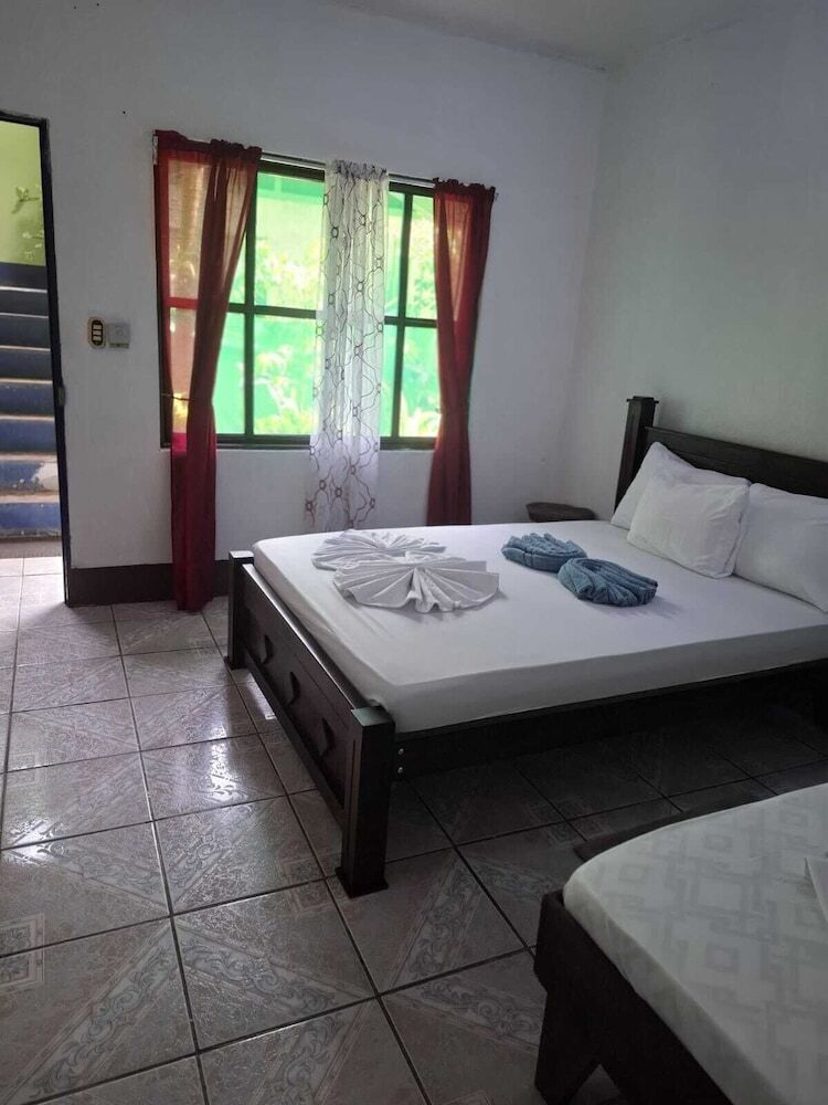 Bed & Breakfast Cabinas Tortuguero Natural