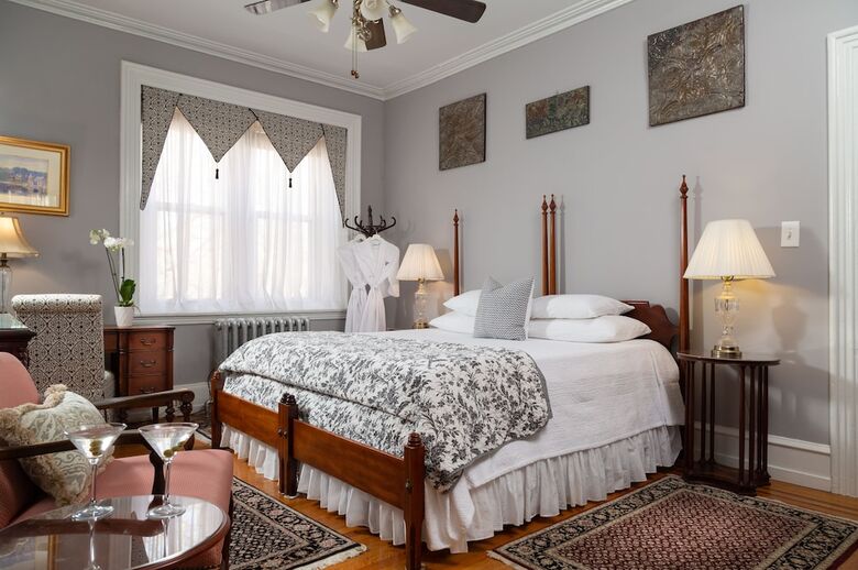Cornerstone Bed And Breakfast