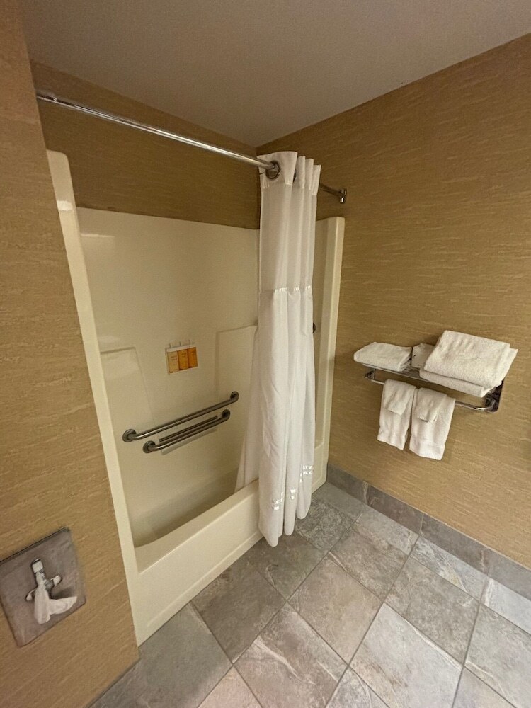 Hotel Express Suites Riverport Inn & Suites