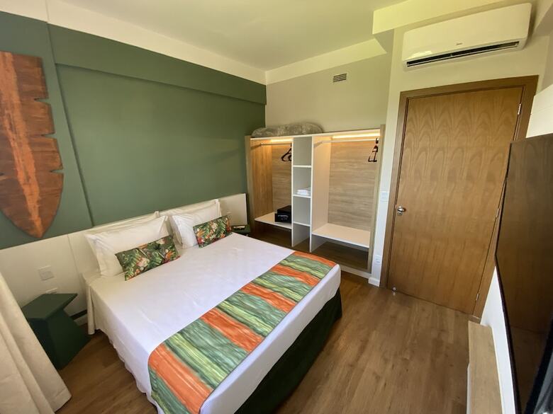 Hot Beach Suites