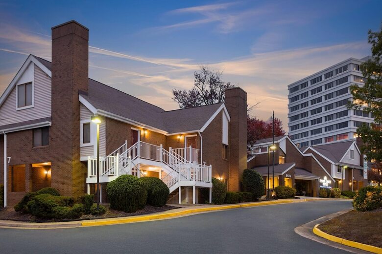 Hotel Tysons Corner Suites, A Baymont By Wyndham