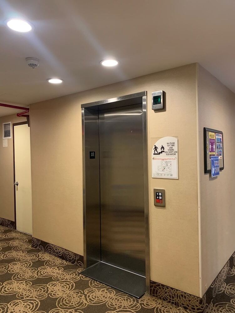 Sky Hotel Flushing/laguardia Airport