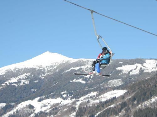 Spacios Chalet With Sauna, Balcony, Ski Storage, Garden