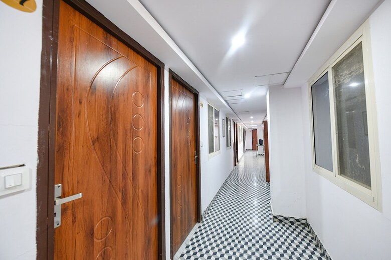 Fabhotel Ice Berg