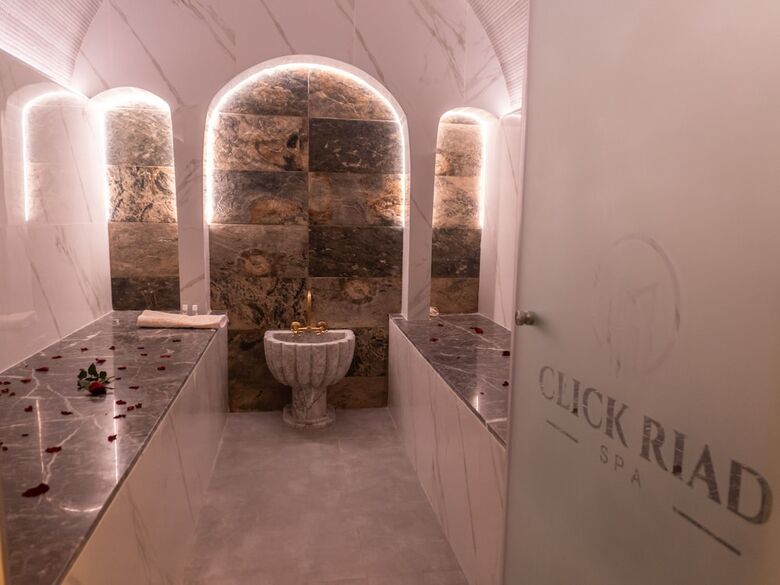 Click Riad & Spa